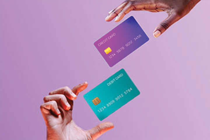 /Debit Card vs Credit Card: What's the Difference?